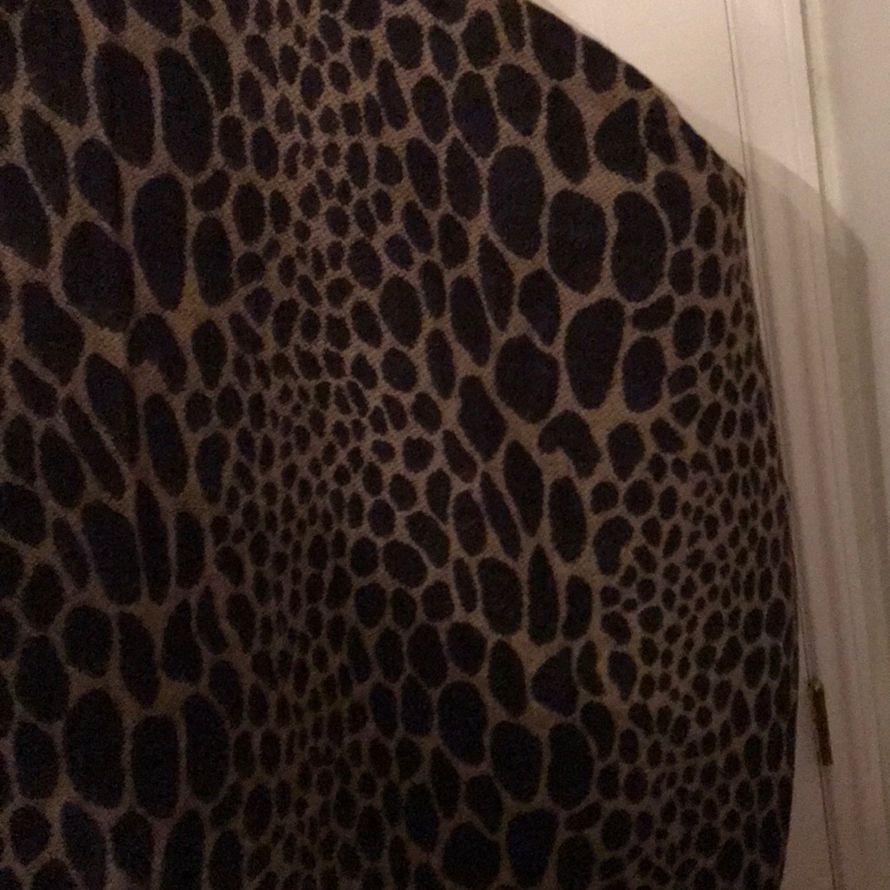 Leopard pattern shawl - Picture 5 of 8
